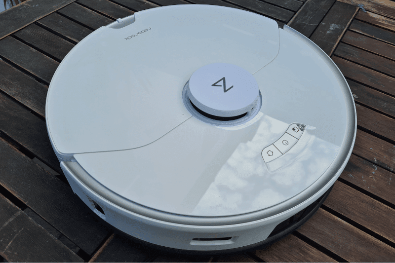 The Roborock S7 Pro Ultra stands on the table.